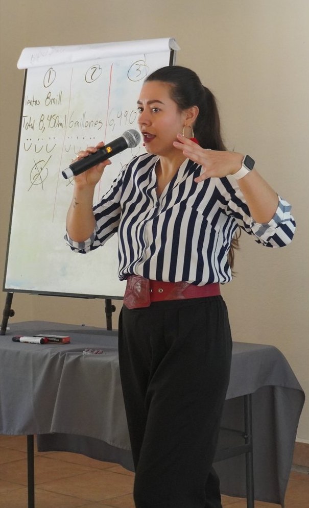 Mariale Urdaneta facilitando una experiencia de aprendizaje